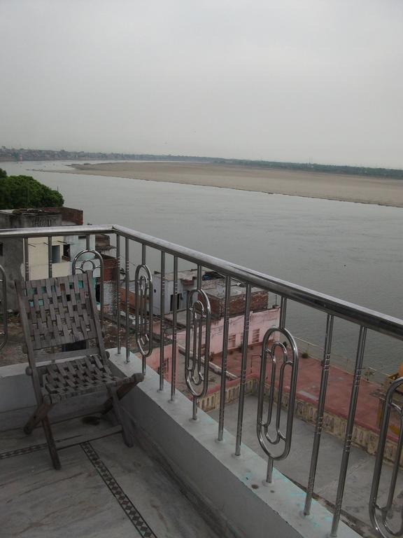 P G On Ganges Varanasi Exterior foto