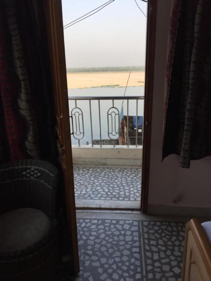 P G On Ganges Varanasi Exterior foto